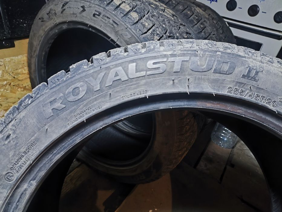 Срочно продам резину 255/45/20
