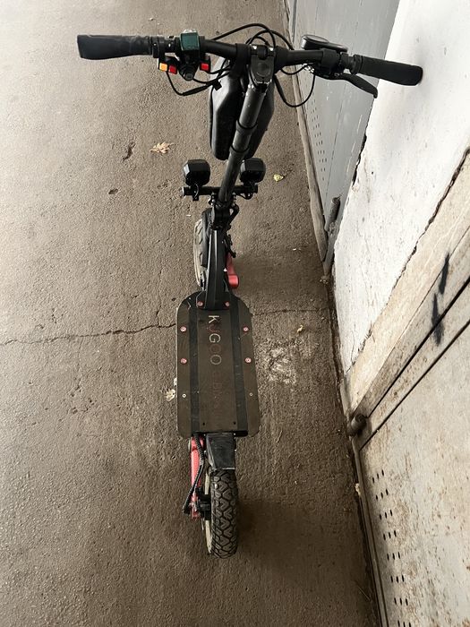 Электроскмокат KUGO G Buster