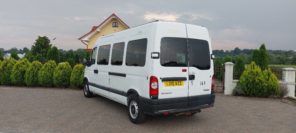 Renault Master din 2011 cu Locuri 8+1  Diesel 2.5 Manual Volan dreapta