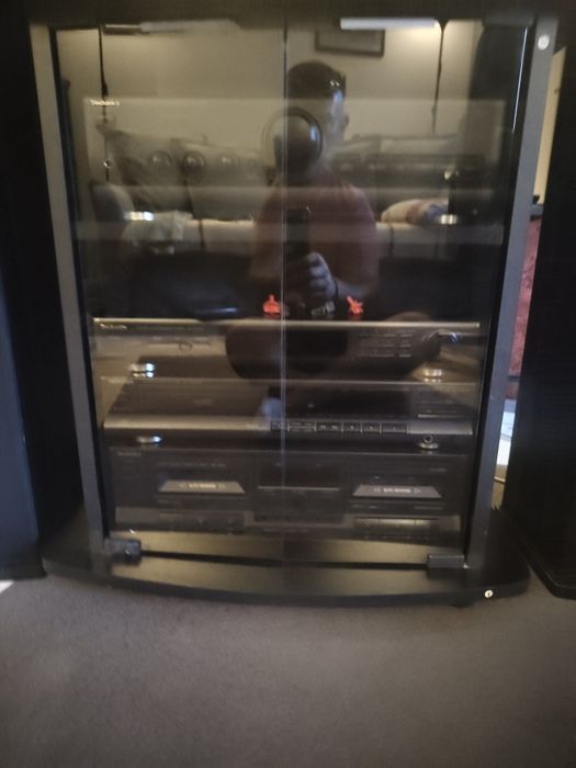 Linie technics cu Rack și boxe bonus