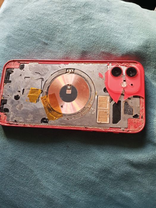 Iphone 12 production red
