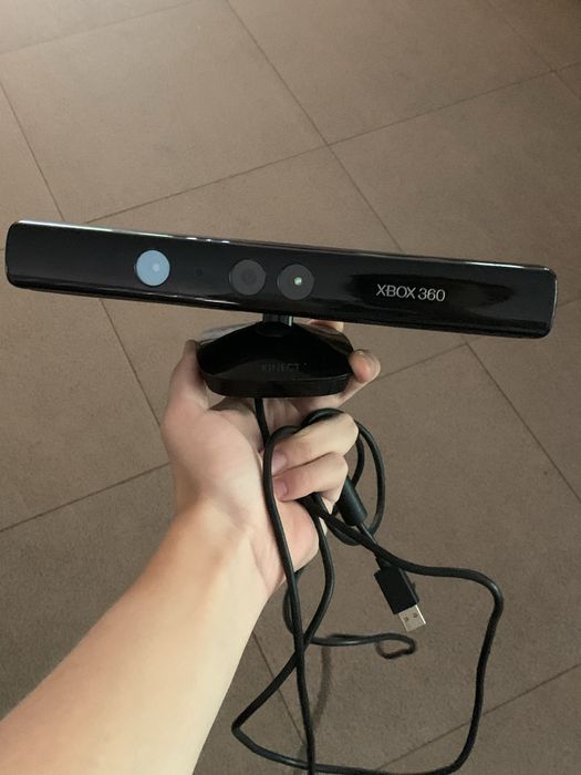 Pachet Xbox 360 Slim 250GB + Kinect + 4 Jocuri
