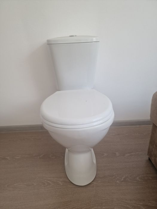 Продам новый унитаз, и раквину