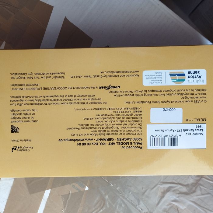 Автомобилни (die cast & resin)модели в мащаб 1/18