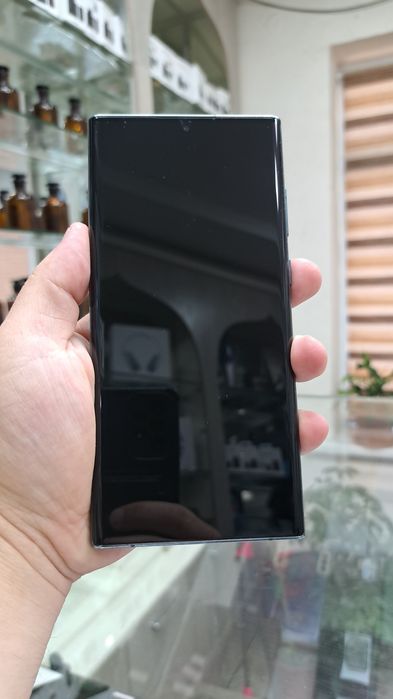Samsung S22 Ultra xotirasi 12/256GB
