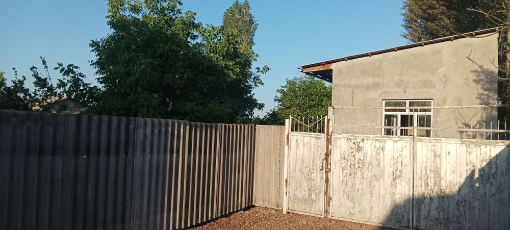 Уй сотилади 2 хона 3 соток Юкори Чирчик р-н (Ахмад Яссавий) 26000 у.е.