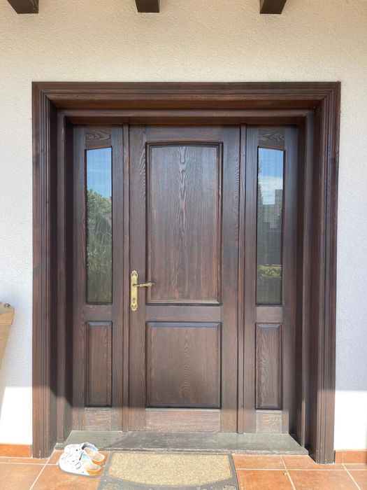 Vand usa din lemn masiv