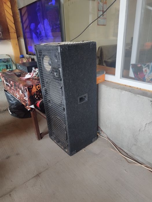 Продавам  комплект стъпало,пулт и големи масивни тонколони