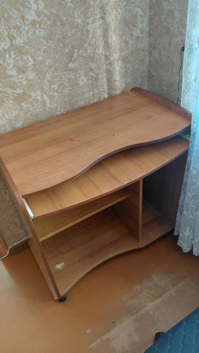 Отдам даром стол компьютерный