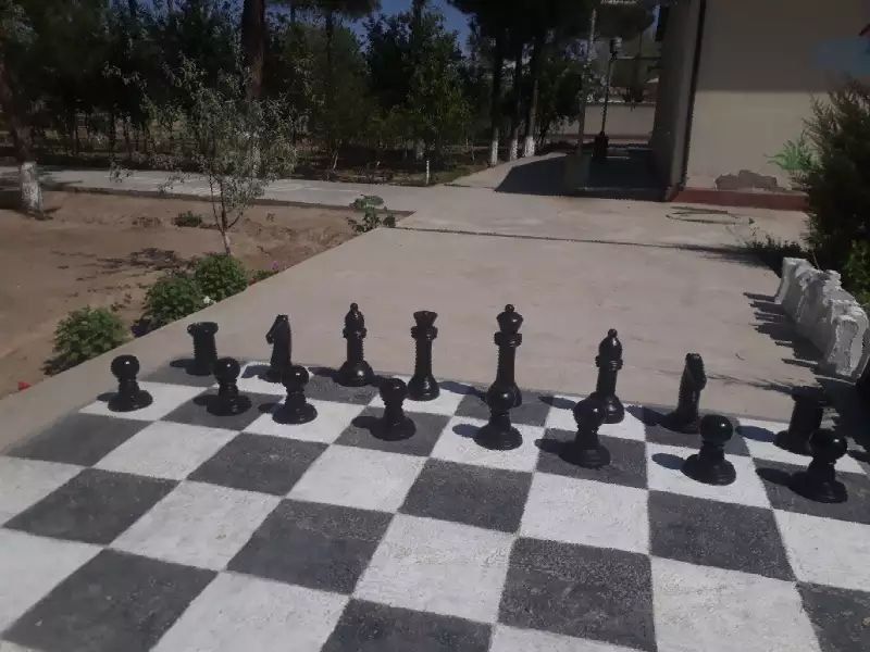 Shaxmat donalari 25sm dan 45 sm gacha bo‘lgan haykallar.