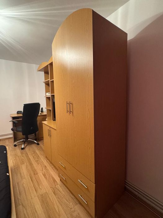 Vând set mobilier birou + dulap