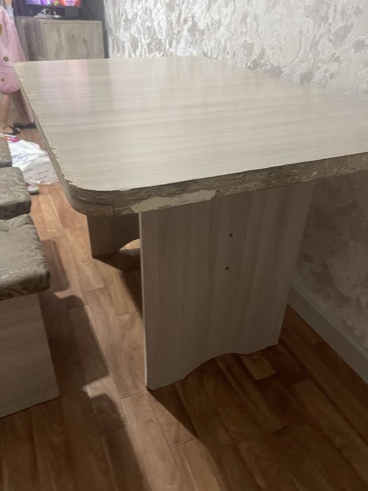 Продам        стол.     в       хорошем      состоянии