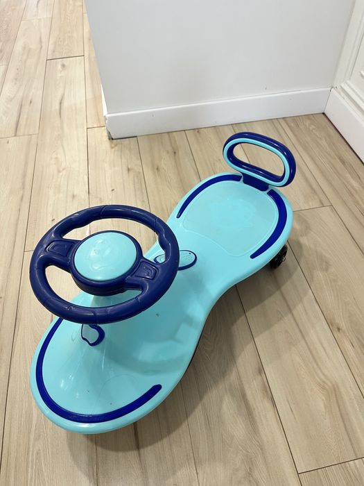 Машинка толокар в идеальном состоянии