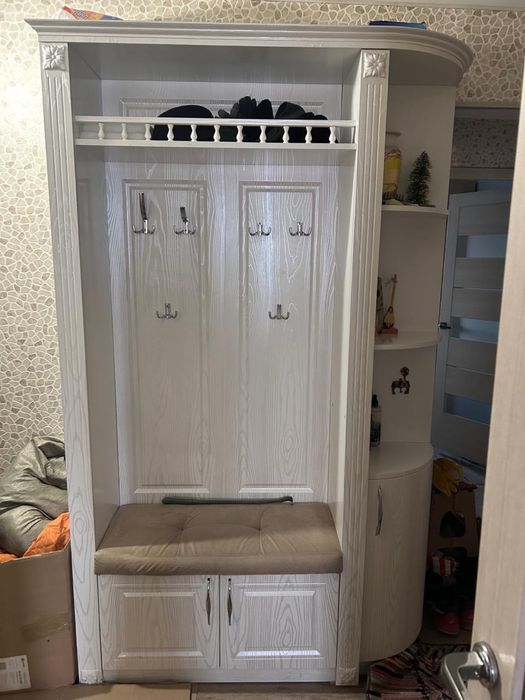 продам прихожую.