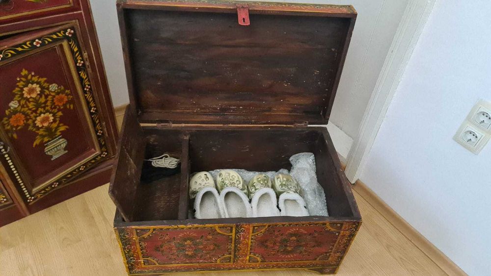 Продавам уникални ръчно рисувани мебели и декорация