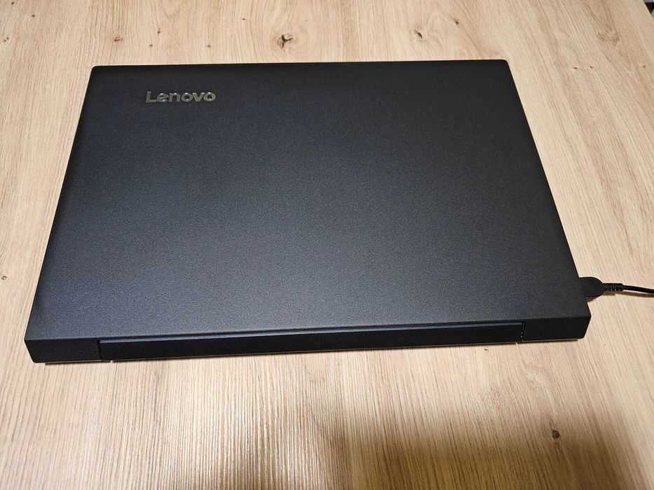 Продавам лаптоп Lenovo v110-15isk