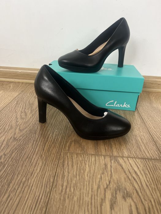 Нови дамски обувки Clarks 35н