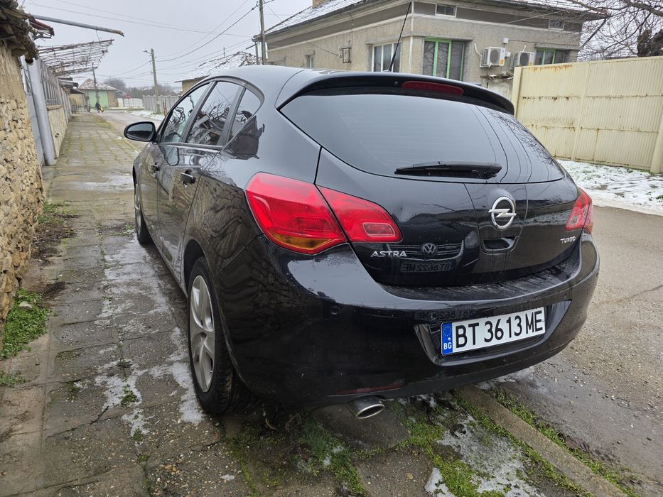 Opel Astra J 1.4T 2010г