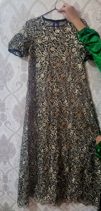 Vecherniy platya. Adras ko'ynela