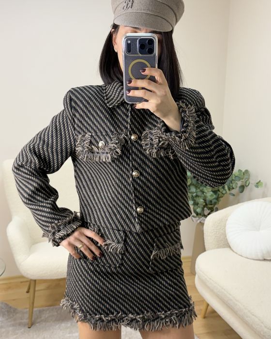 Дамски елегантен комплект – пола и сако