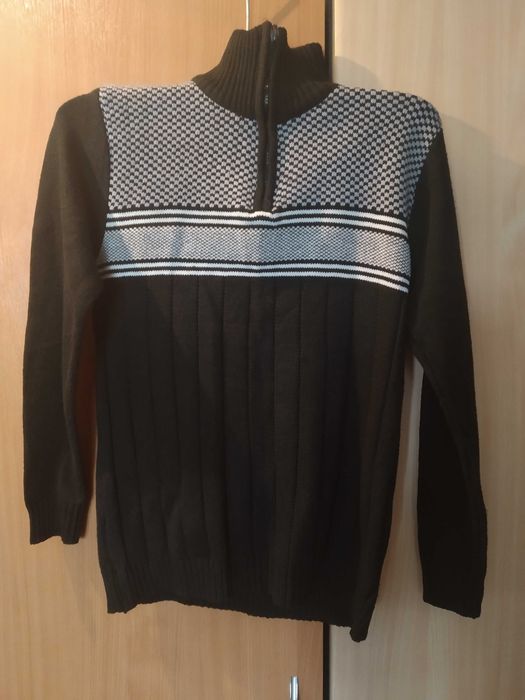 Продам новый мужской свитер трикотаж р.46-50