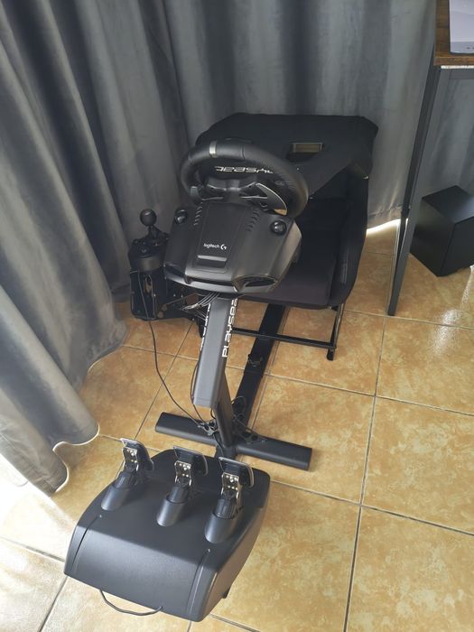 Scaun Gaming Playseat Evolution M Alcantara plus  Volan Logitech Drivi