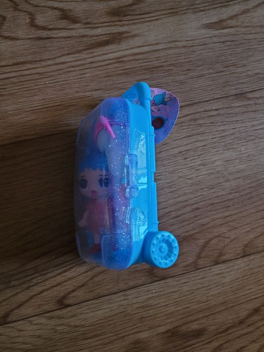 Кукла в чемодане