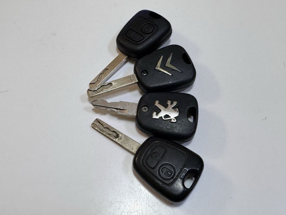 Ключ за Peugeot Citroen оригинален с 2бутова
