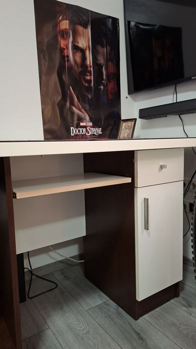 Birou de calculator , făcut teme etc