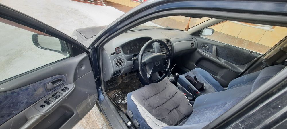 Мазда 323bj 1999 года