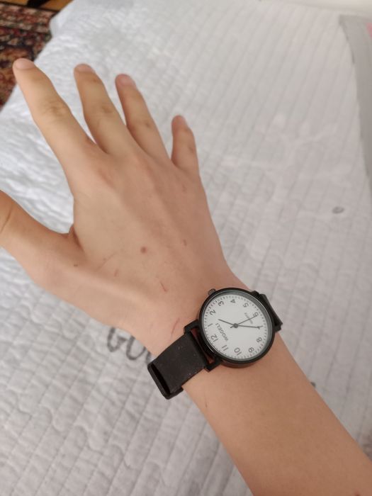 Продам обычные часики