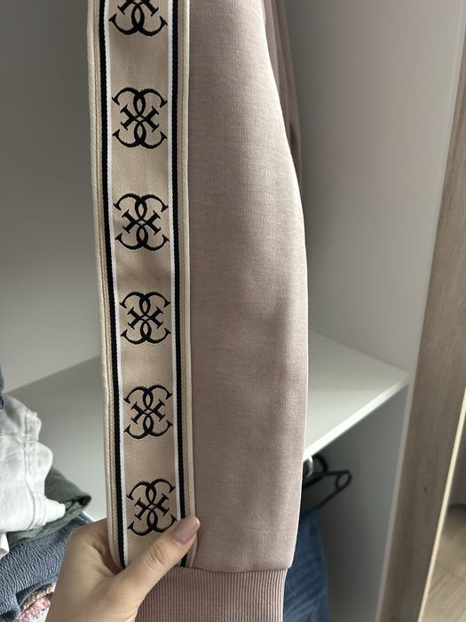 Нов суитшърт Guess