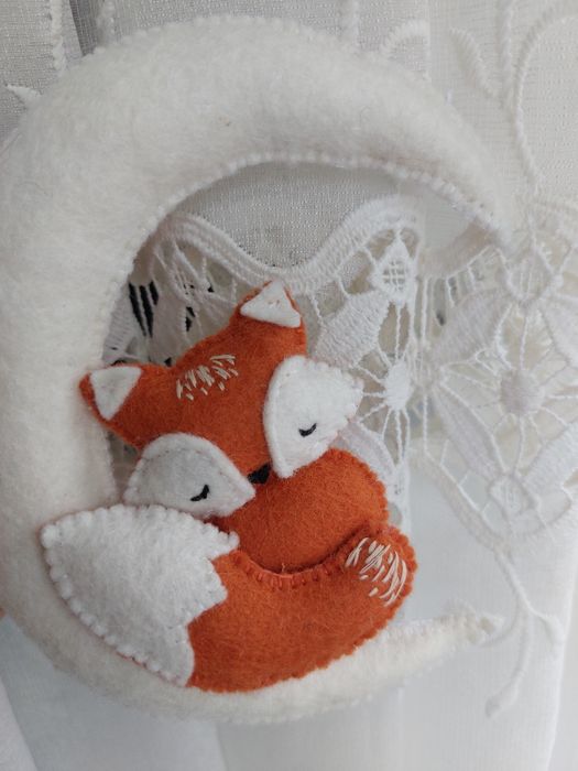 Carusel bebe vulpita adormita fetru handmade. Carusel bebelusi