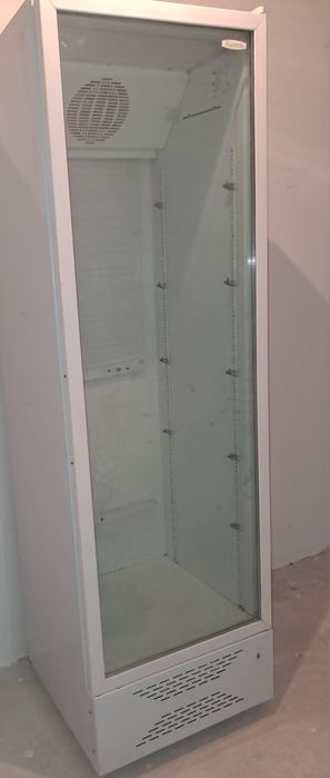 Холодильная витрина Бирюса. В отличном состоянии