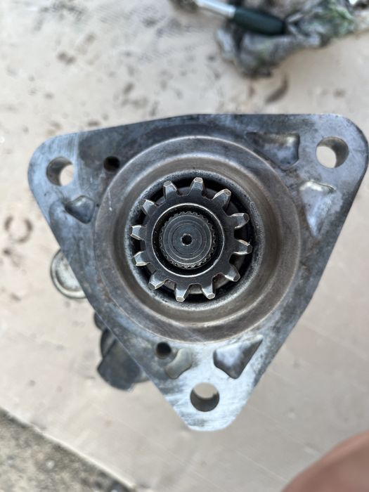 Продам стартер актрос