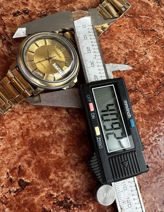 Сьветски механичен часовник Слава с два датника