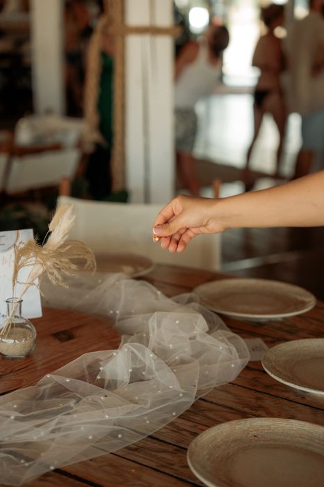 15 воала, покривки, тюл за маси - сватбена декорация