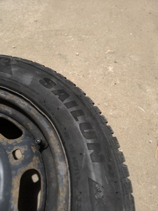 Продавам 4бр. зимни гуми с джанти 185/65/14