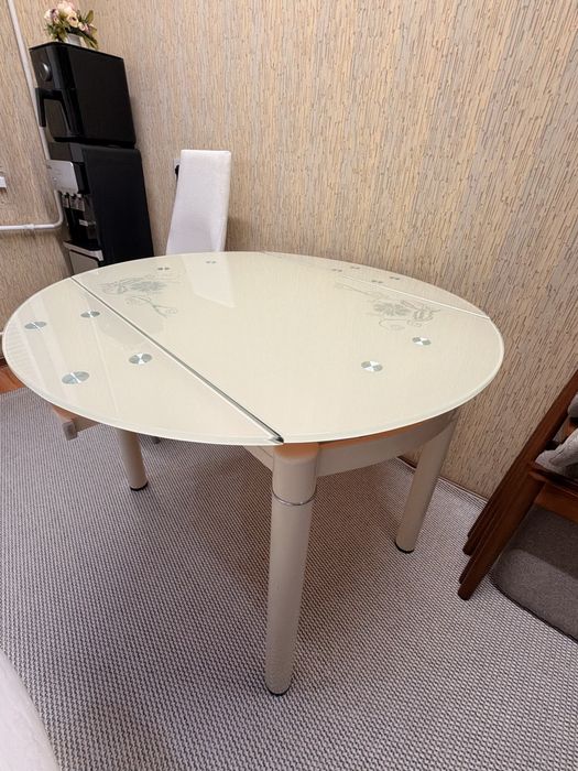 Продам кухонный стол ,круглый