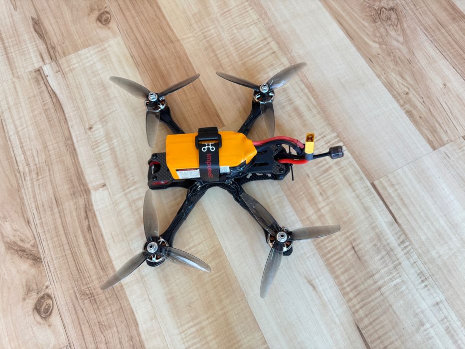 5-инчов FPV Дрон, Очила, Дистанционно и Зарядно за Батерии