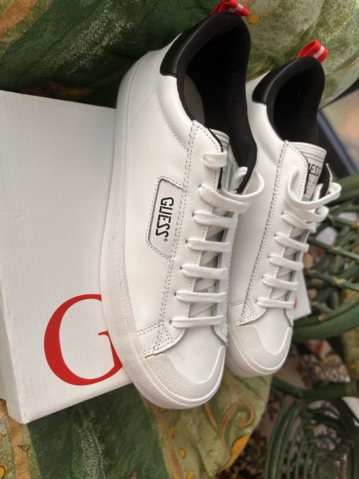 Adidasi Guess noi