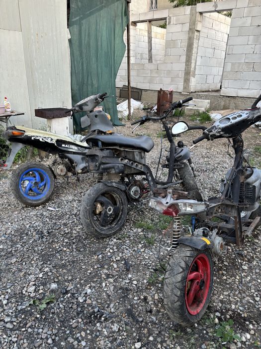 Vand sau schimb doua carde runner si un piaggio NRG