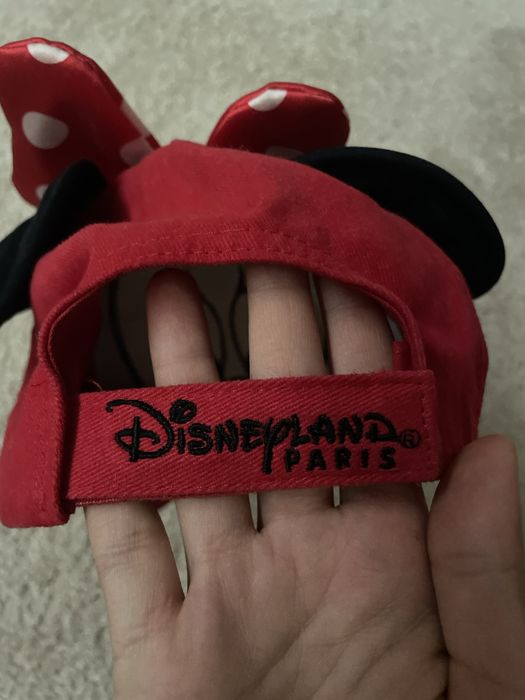 червена детска шапка от дисниленд париж мини маус