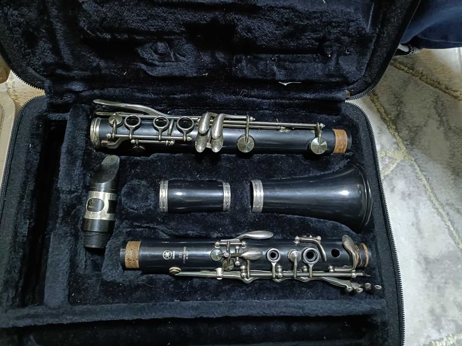 Vând 2 clarinete folosite pentru mai multe detalii sunatii