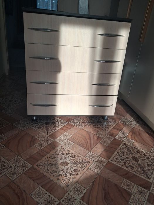 Продам тумбочку состояние хорошее