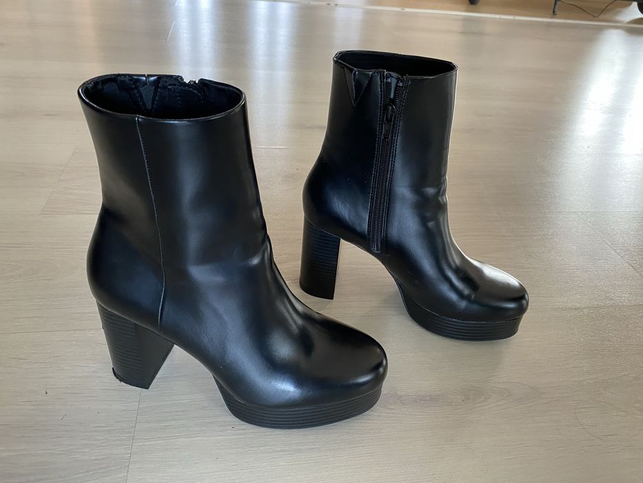 Vand ghete H&M superbe.