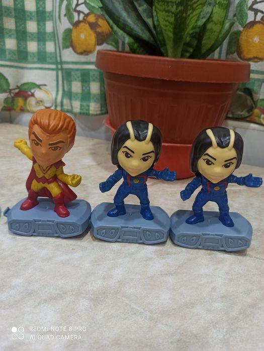 Фигурки Марвелл из Макдональдса.