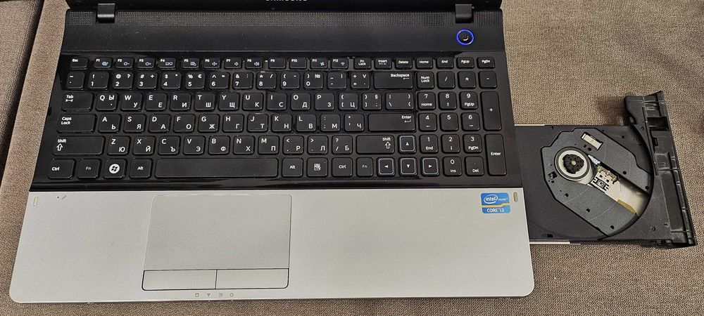 Лаптоп Samsung Series 3 Intel® Core i3