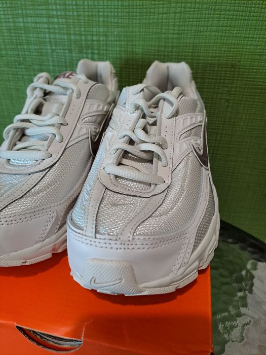 Adidași Nike Initiator Damă, Mărimea 38, Noi - Alb/Argintiu
