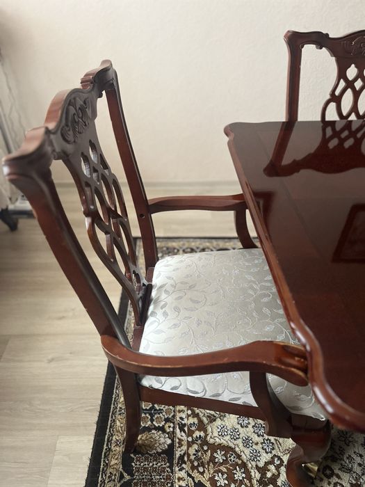 Стилна маса с шест стола